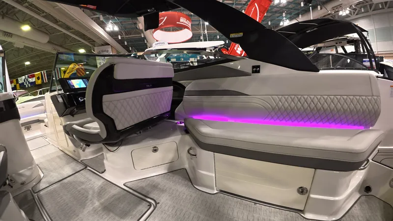 Slide: The Image of Sea Ray SLX 280 Outboard 2026 - 13