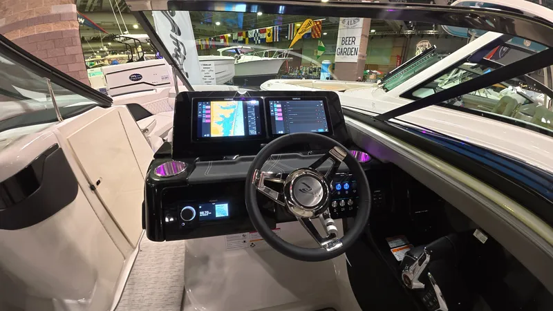 Slide: The Image of Sea Ray SLX 280 Outboard 2026 - 17