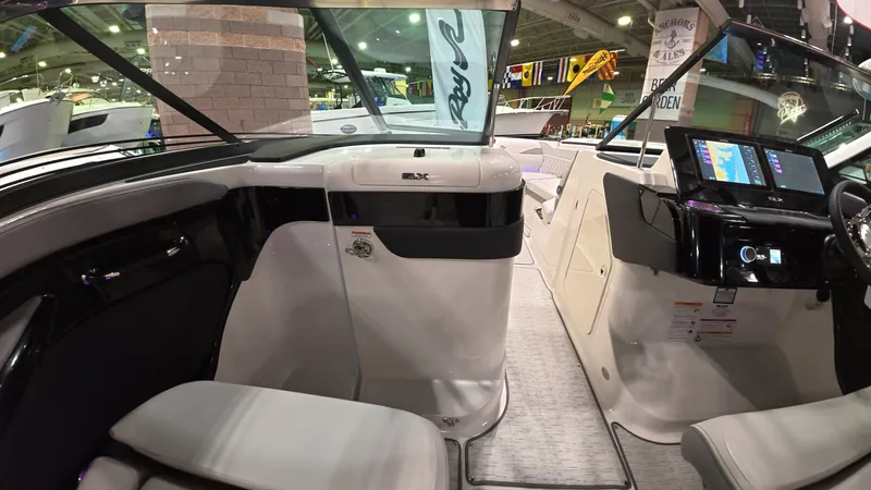 Slide: The Image of Sea Ray SLX 280 Outboard 2026 - 18
