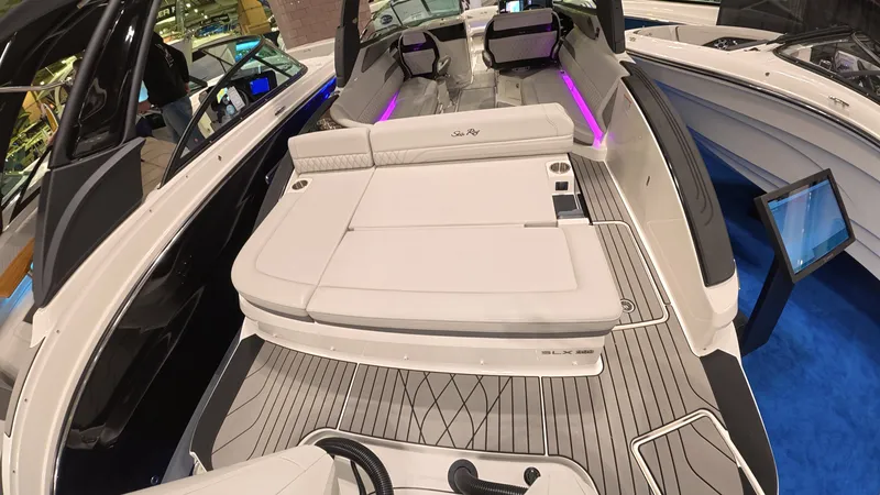 Slide: The Image of Sea Ray SLX 280 Outboard 2026 - 2