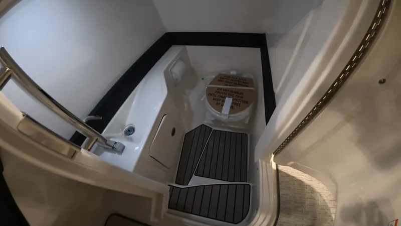 Slide: The Image of Sea Ray SLX 280 Outboard 2026 - 20