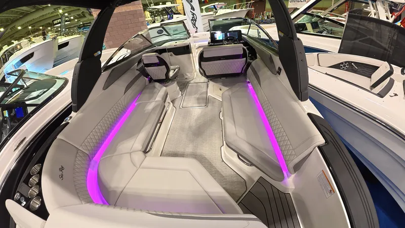 Slide: The Image of Sea Ray SLX 280 Outboard 2026 - 6