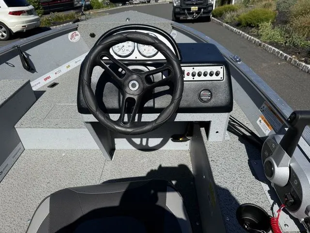 Slide: The Image of Lund 1400 Fury SS 2023 - 4