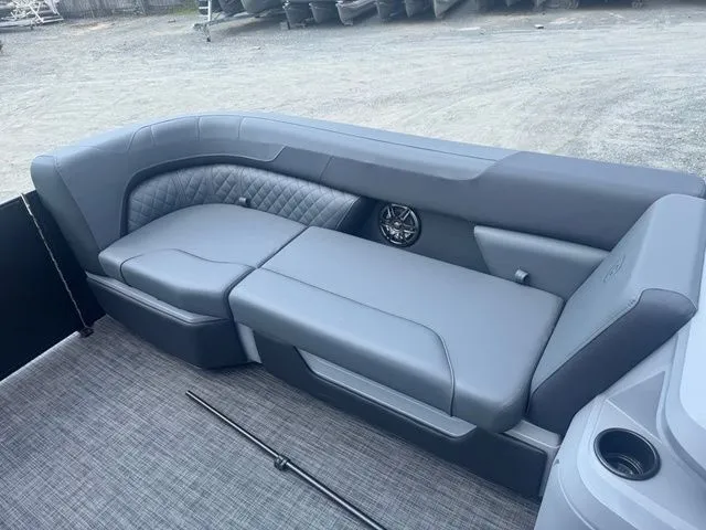 Slide: The Image of Godfrey Sweetwater 2286 SFL Tritoon - Yamaha 150 2026 - 13