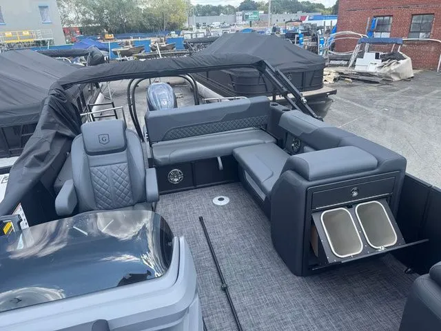 Slide: The Image of Godfrey Sweetwater 2286 SFL Tritoon - Yamaha 150 2026 - 4