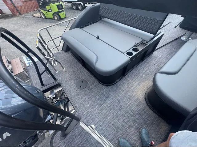 Slide: The Image of Godfrey Sweetwater 2286 SFL Tritoon - Yamaha 150 2026 - 9