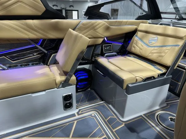 Slide: The Image of Tigé Ultré 25ZX 2026 - 13