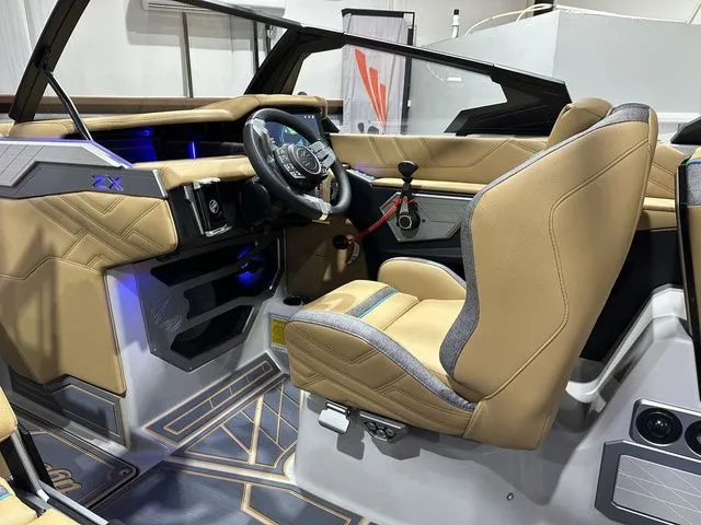 Slide: The Image of Tigé Ultré 25ZX 2026 - 15