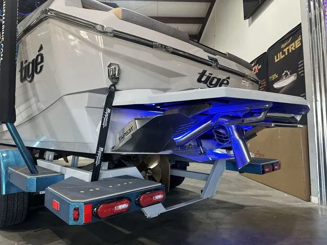 Slide: The Image of Tigé Ultré 25ZX 2026 - 5