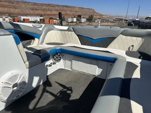 Slide: The Image of Tigé RZ4 2012 - 11