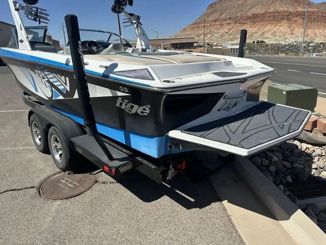 Slide: The Image of Tigé RZ4 2012 - 4