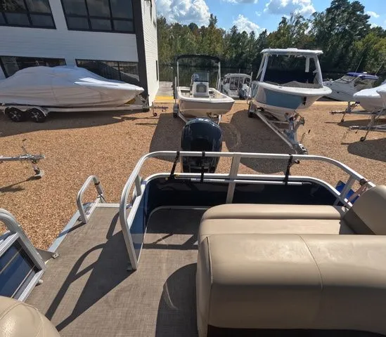 Slide: The Image of Sun Tracker Party Barge 18 DLX 2022 - 10