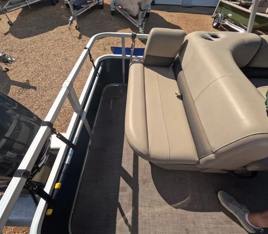 Slide: The Image of Sun Tracker Party Barge 18 DLX 2022 - 11