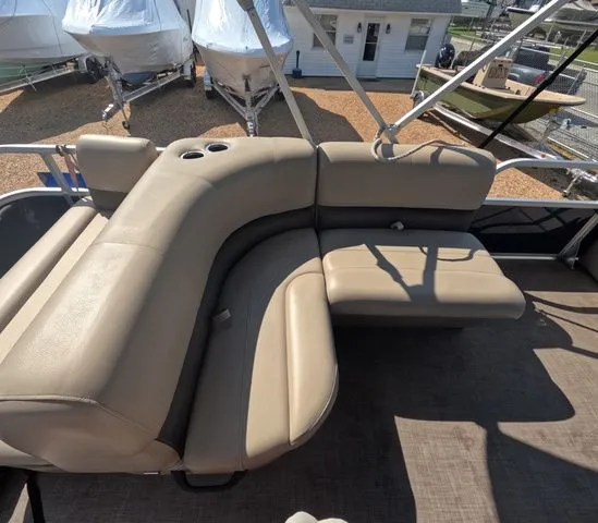 Slide: The Image of Sun Tracker Party Barge 18 DLX 2022 - 14