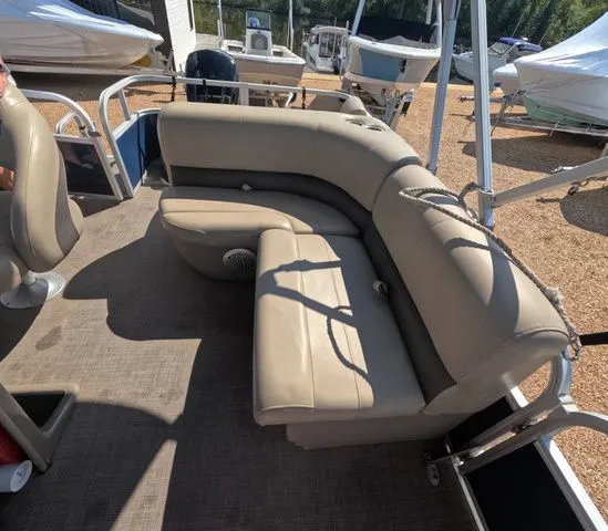 Slide: The Image of Sun Tracker Party Barge 18 DLX 2022 - 15