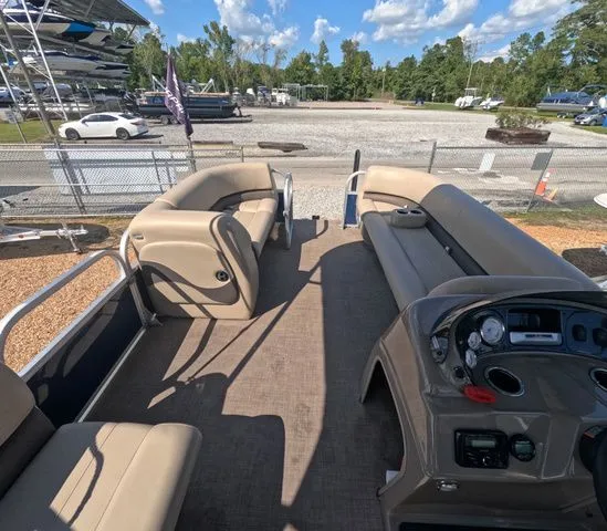 Slide: The Image of Sun Tracker Party Barge 18 DLX 2022 - 16