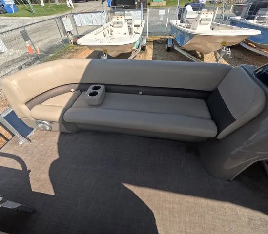 Slide: The Image of Sun Tracker Party Barge 18 DLX 2022 - 21