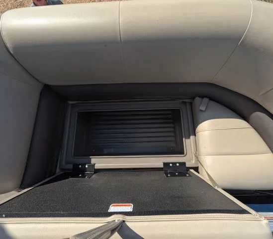 Slide: The Image of Sun Tracker Party Barge 18 DLX 2022 - 23