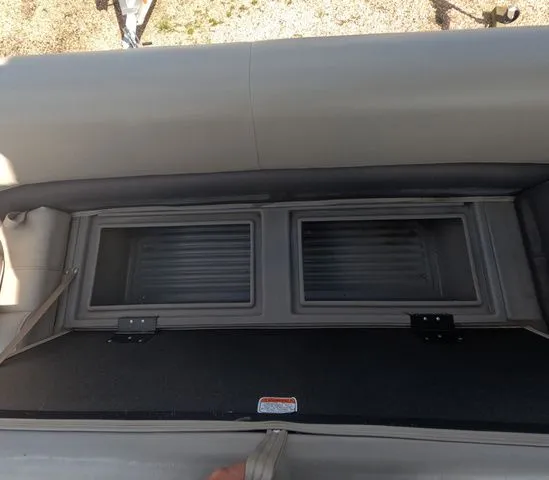 Slide: The Image of Sun Tracker Party Barge 18 DLX 2022 - 25