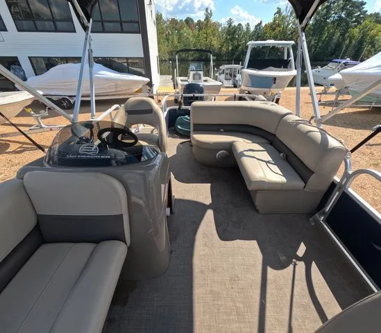 Slide: The Image of Sun Tracker Party Barge 18 DLX 2022 - 27