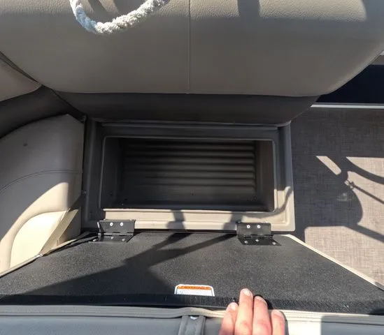 Slide: The Image of Sun Tracker Party Barge 18 DLX 2022 - 28