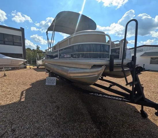 Slide: The Image of Sun Tracker Party Barge 18 DLX 2022 - 4