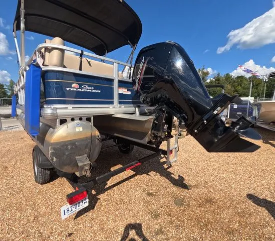 Slide: The Image of Sun Tracker Party Barge 18 DLX 2022 - 7