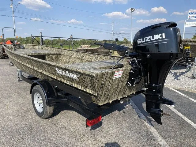 Slide: The Image of SeaArk 1652 MV 2025 - 3