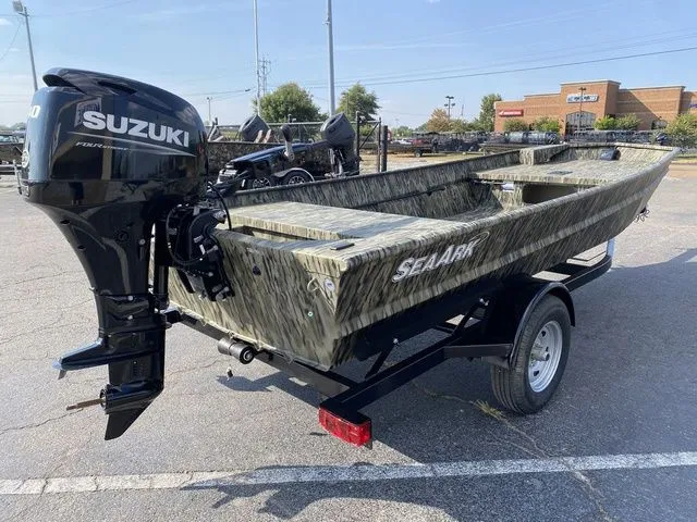 Slide: The Image of SeaArk 1652 MV 2025 - 5