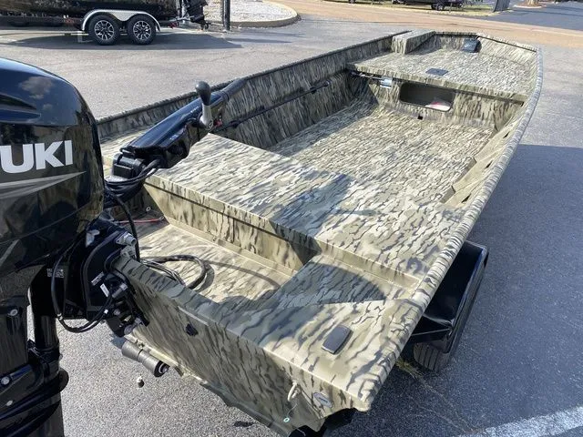 Slide: The Image of SeaArk 1652 MV 2025 - 6