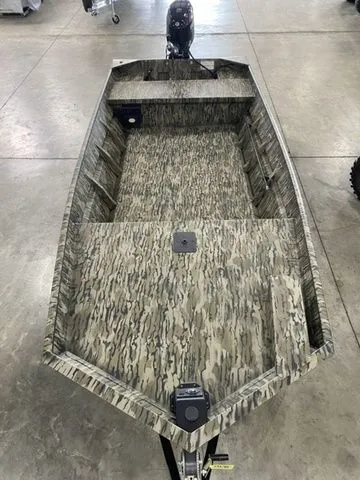 Slide: The Image of SeaArk 1652 MV 2025 - 8