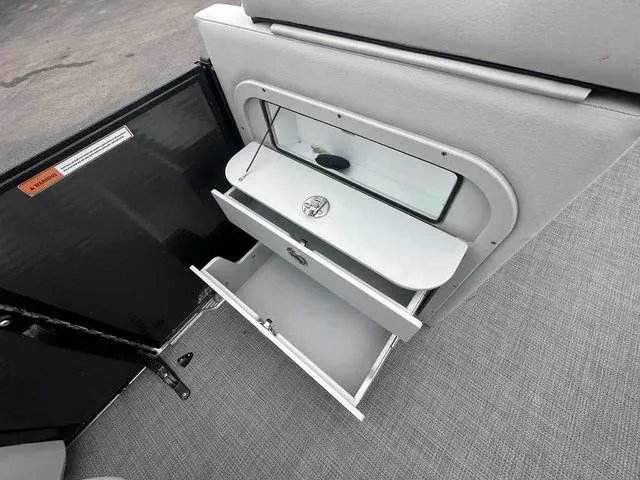 Slide: The Image of Crest Classic LX 220 SLC 2023 - 11