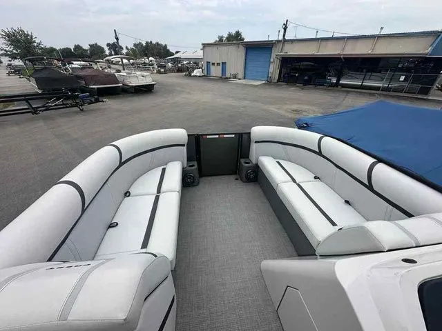 Slide: The Image of Crest Classic LX 220 SLC 2023 - 3