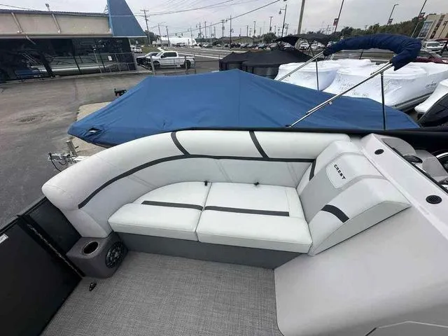 Slide: The Image of Crest Classic LX 220 SLC 2023 - 4