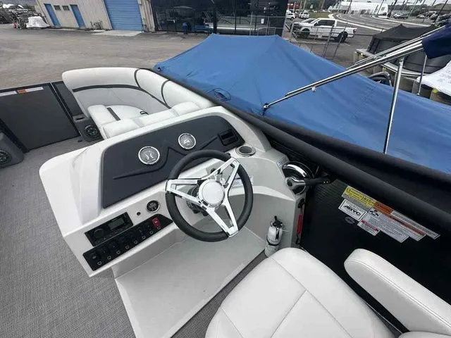 Slide: The Image of Crest Classic LX 220 SLC 2023 - 8