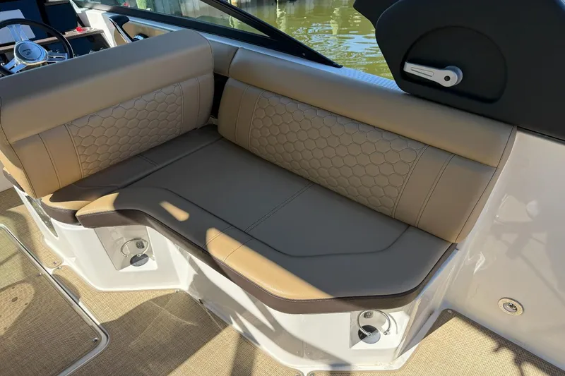 Slide: The Image of Sea Ray SDX 250 Outboard 2024 - 10