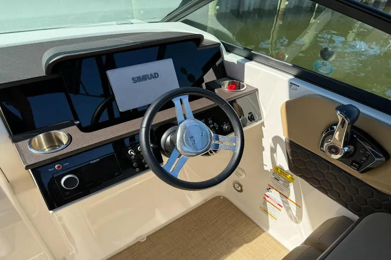 Slide: The Image of Sea Ray SDX 250 Outboard 2024 - 13