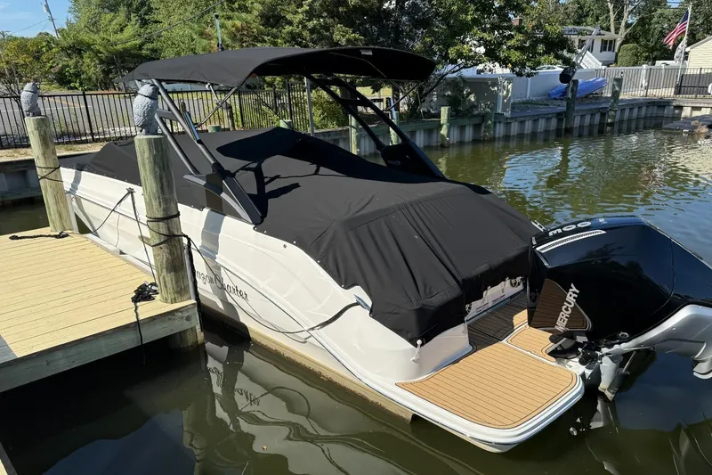 Slide: The Image of Sea Ray SDX 250 Outboard 2024 - 23