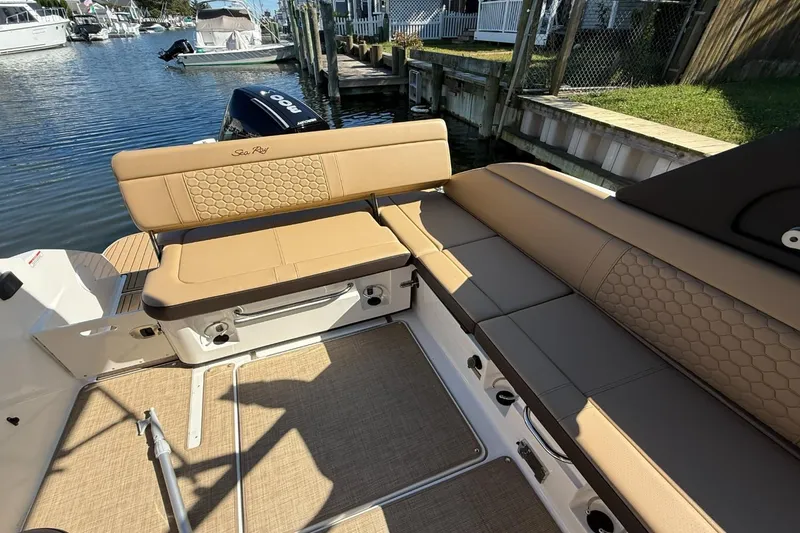 Slide: The Image of Sea Ray SDX 250 Outboard 2024 - 7