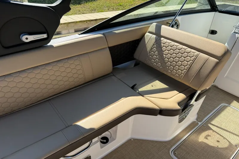 Slide: The Image of Sea Ray SDX 250 Outboard 2024 - 8