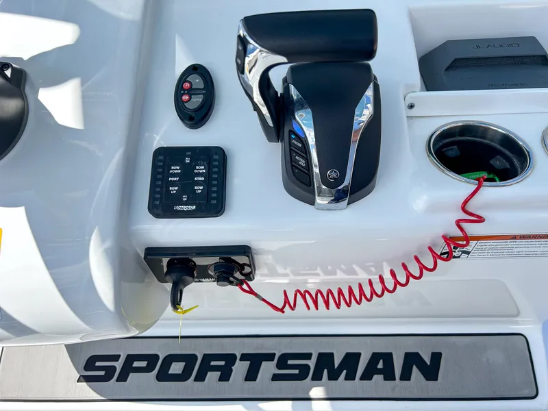 Slide: The Image of Sportsman Masters 267OE Bay Boat 2021 - 19
