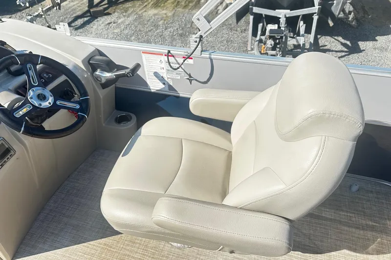 Slide: The Image of Captain's seat and steering wheel of 2018 Berkshire 22CL CTS Pontoon boat. - 5