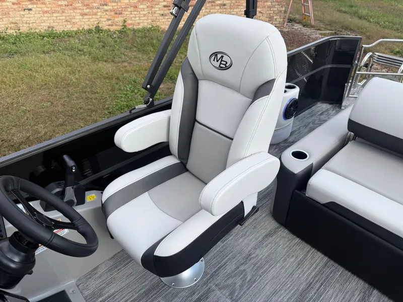 Slide: The Image of Montego Bay 8522 Swingback Premium Deluxe Pontoon & Honda 4-Stroke EFI 2026 - 10