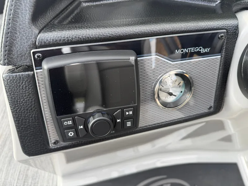 Slide: The Image of Montego Bay 8522 Swingback Premium Deluxe Pontoon & Honda 4-Stroke EFI 2026 - 13