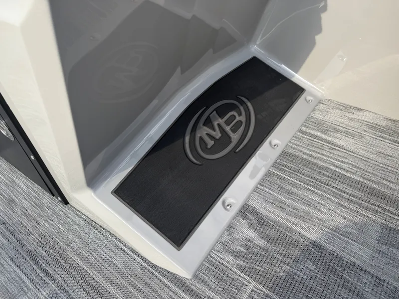 Slide: The Image of Montego Bay 8522 Swingback Premium Deluxe Pontoon & Honda 4-Stroke EFI 2026 - 16