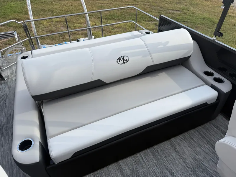 Slide: The Image of Montego Bay 8522 Swingback Premium Deluxe Pontoon & Honda 4-Stroke EFI 2026 - 18
