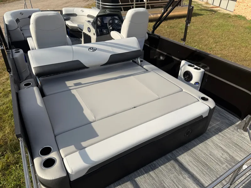 Slide: The Image of Montego Bay 8522 Swingback Premium Deluxe Pontoon & Honda 4-Stroke EFI 2026 - 21