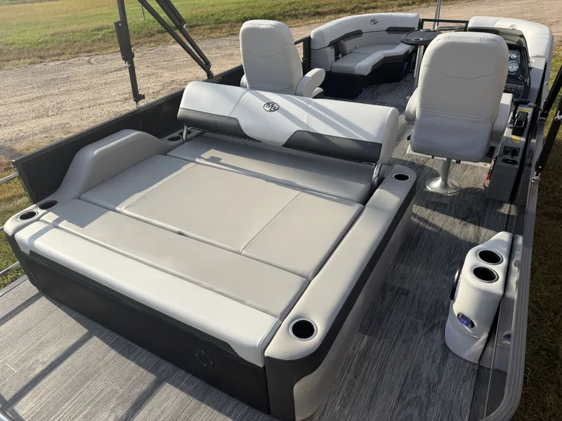 Slide: The Image of Montego Bay 8522 Swingback Premium Deluxe Pontoon & Honda 4-Stroke EFI 2026 - 22