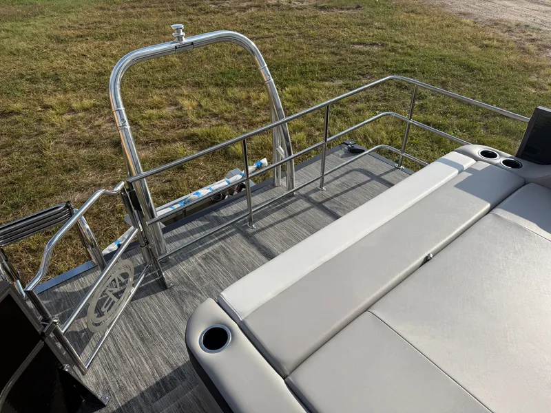 Slide: The Image of Montego Bay 8522 Swingback Premium Deluxe Pontoon & Honda 4-Stroke EFI 2026 - 23