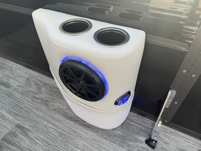 Slide: The Image of Montego Bay 8522 Swingback Premium Deluxe Pontoon & Honda 4-Stroke EFI 2026 - 25